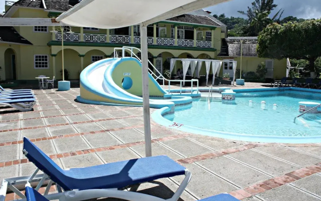 Private 2 Bedroom Beachfront Penthouse Condo Ocho Rios, Jamaica
