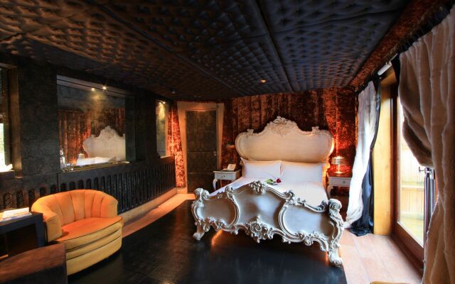 Crazy Bear Hotel-Stadhampton