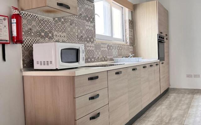 F4-1 Double room with private bathroom and balcony