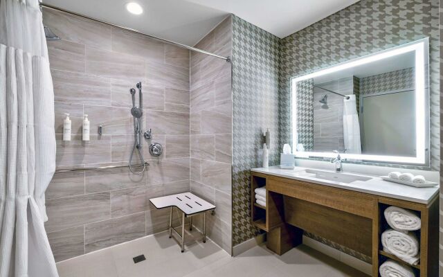 Home2 Suites by Hilton Minneapolis Downtown, MN