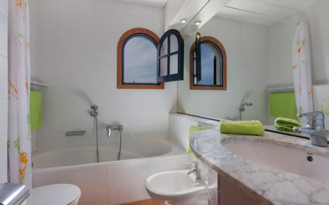 VILLA LIRA in Cala Morell