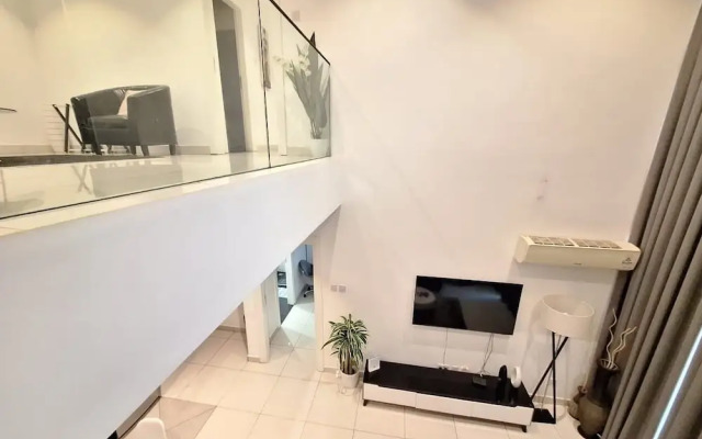 Embassy Gardens Apartment