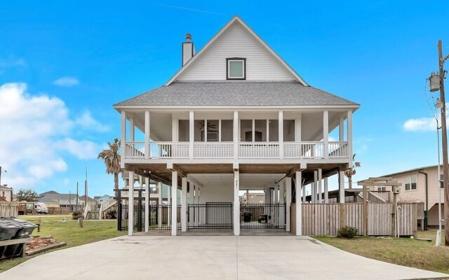 The Sandcastle 4 Bedroom Home by RedAwning