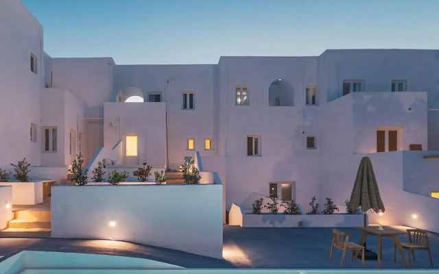 Voca Hotel & Suites
