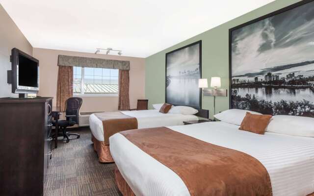 Super 8 by Wyndham Saskatoon Near Saskatoon Airport