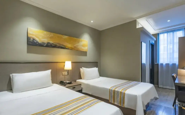 Home Inn Plus Shanghai Huaihai Road Sinan Road