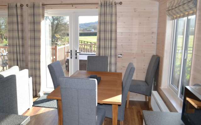 The Chiltern Lodges at Upper Farm Henton
