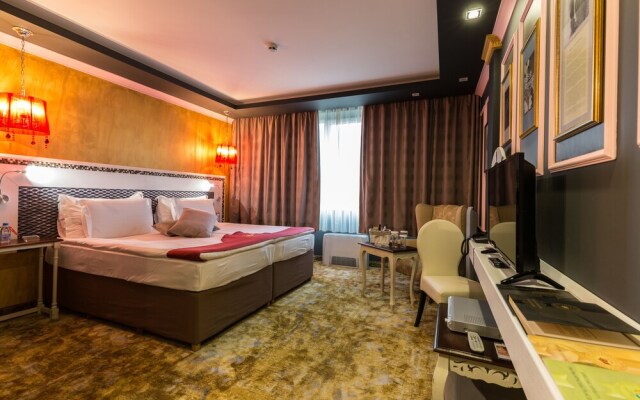 Diplomat Plaza Hotel & Resort