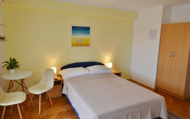 Apartments & Rooms Petra