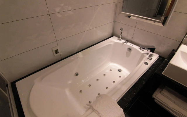 V one Hotel