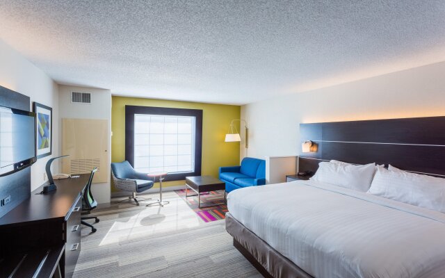 Holiday Inn Express And Suites Reading, an IHG Hotel