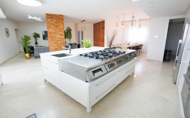 YalaRent Villa Enorma with Private Pool