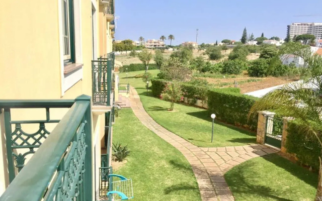 Edificio Sao Joao das areias Strip l OURA