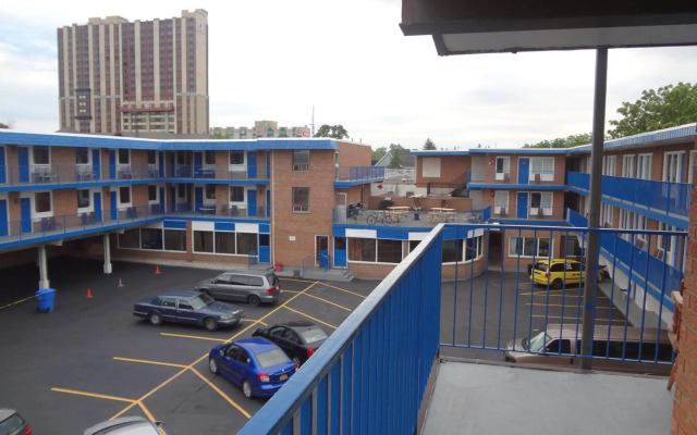 Empress Inn and Suites by The Falls