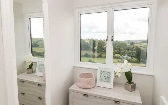 7 The Manor House, Hillfield Village