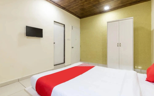Savoy Suites by OYO Rooms