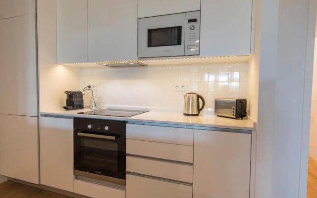 Lovelystay - Modern And Colourful Flat in the Heart of Graça