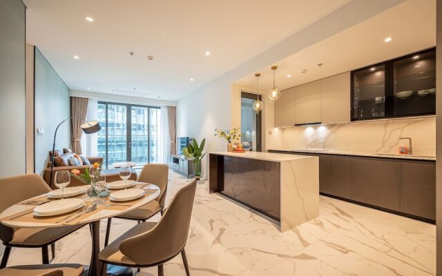 The Crest Residence Luxury by Metropole