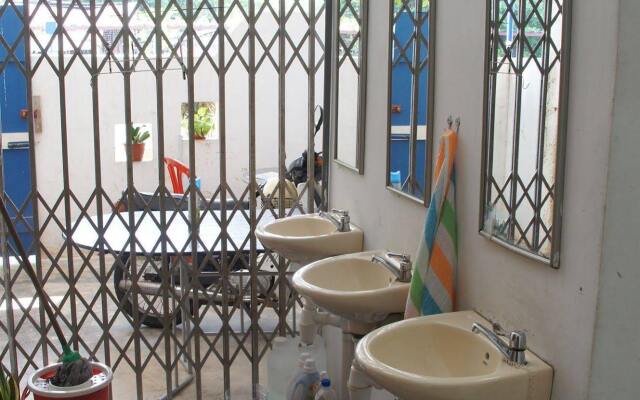 Sayang-Sayang Youth Hostel
