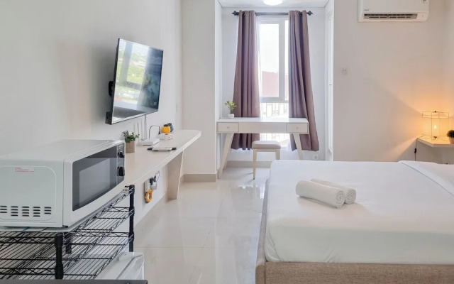Comfortable And Homey Studio Room At Barsa City Apartment