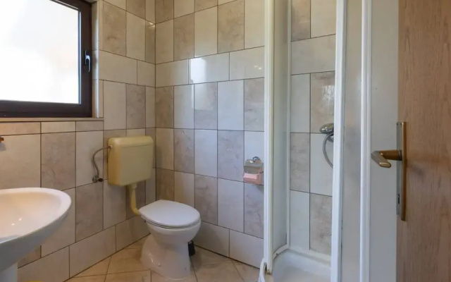 Bright and Spacious Apartment With Terrace in Kastel Stafilic