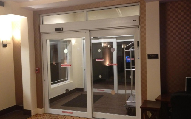 AAshram Hotel by Niagara River