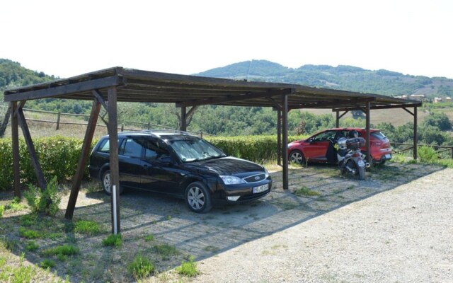 Refreshing Holiday Home in Casole D'elsa With Swimming Pool