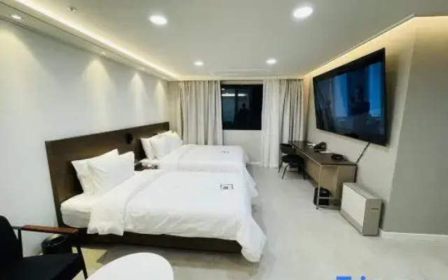 Road35 Hotel