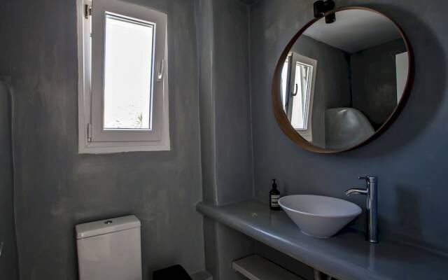 2 Bedroom Apartment With Terrace in Tinos Chora