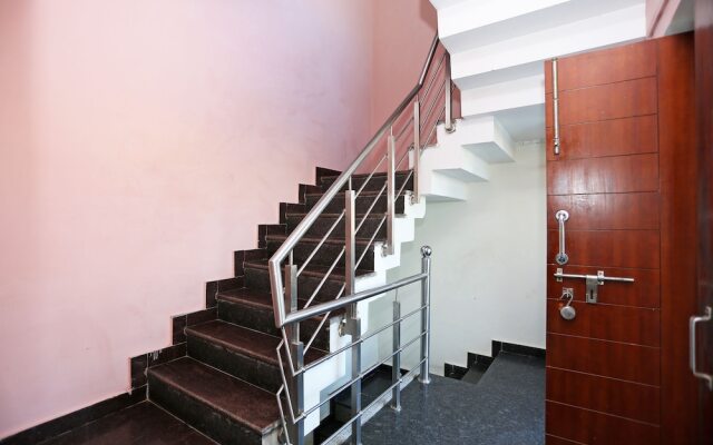 OYO Rooms Huda City Center Market District