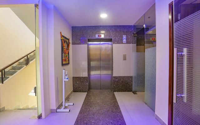 Fabhotel Royal International