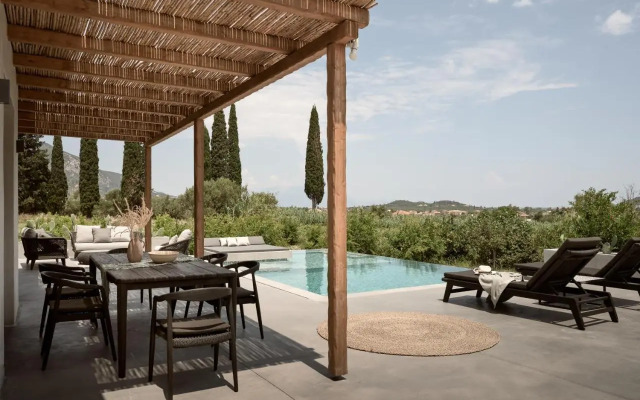 Yliessa - Luxury pool villa surrounded by nature