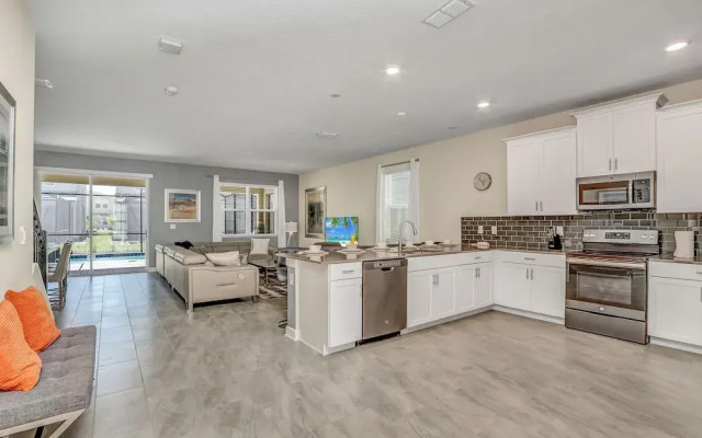 Storey Lake 9 BR Villa with Game Room