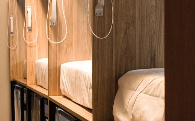 Lounge Capsule Hostel