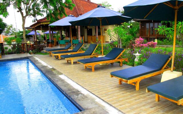 Dmas Huts Lembongan