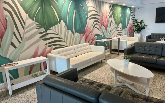 Collins Hotel
