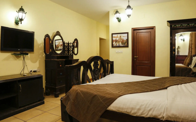 The Colonial Manek Manor