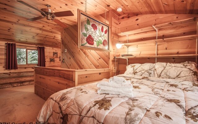 Whispering Winds Apartment 3 NW Comfy Cabins