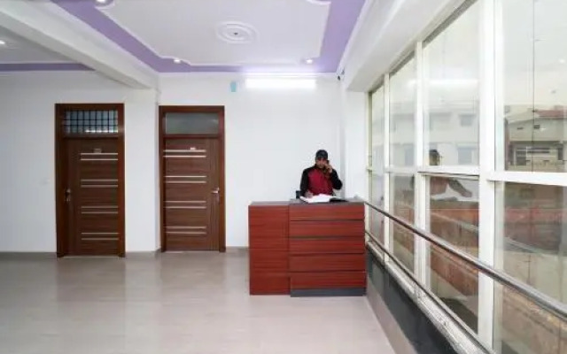 Oyo Flagship 700768 Divine Hotel