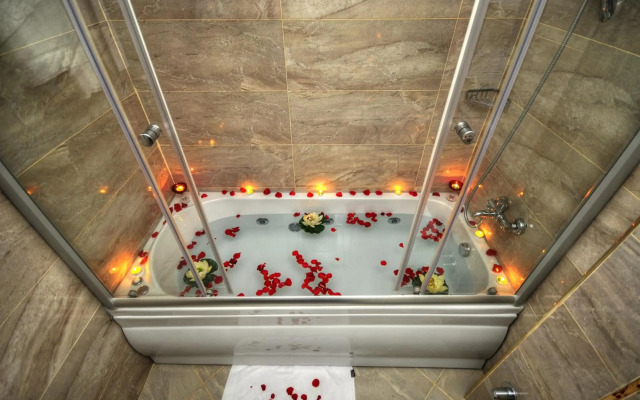 Golden Deluxe Hotel