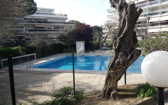 Le Corinthe studio apartment