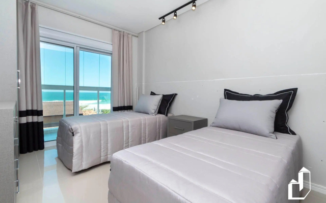 Apartamento com vista para o mar com 02 suítes