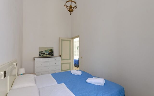 JOIVY Kiosk Opera House