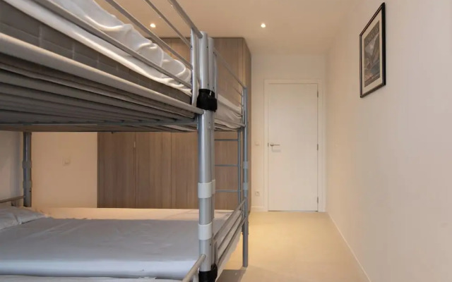 Apartment on Zeedijk With Sea View