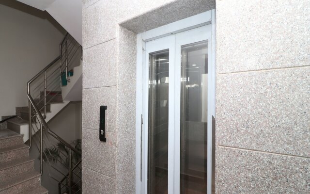 OYO 13301 Mayesha residency