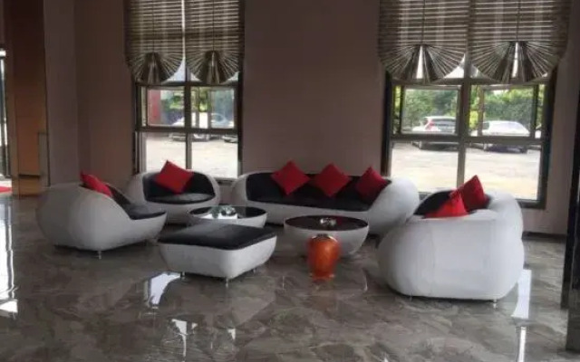 7 Days Hotel (Dongguan Qishi Center)