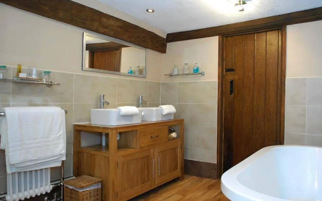 The Old Hall Country House