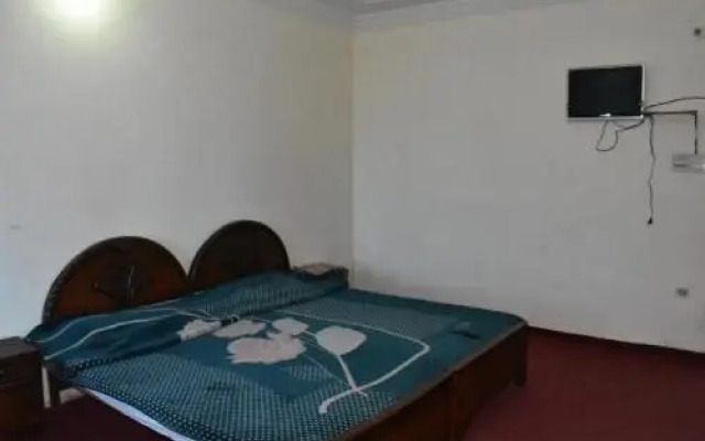 Deans Lodge Hotel & Restaurant