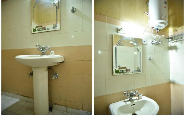 Mid City Hotel by OYO Rooms