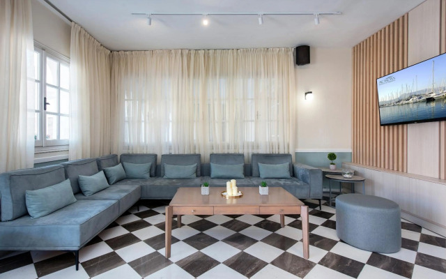 Opera Blue Hotel